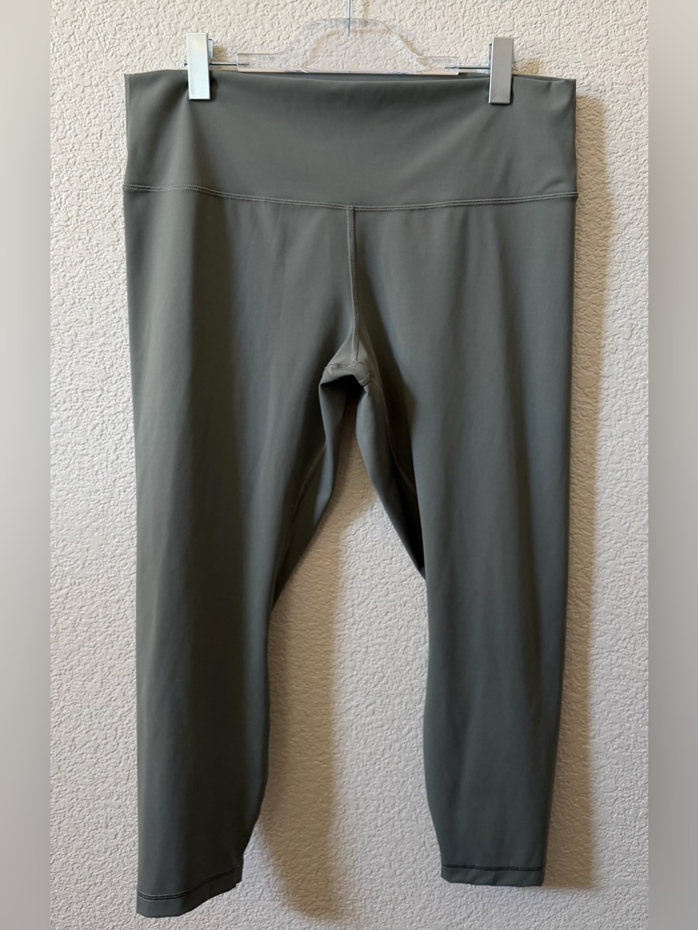 Lululemon Women’s Size 18 Olive/Army Green Wunder Train 25” High Rise Leggings